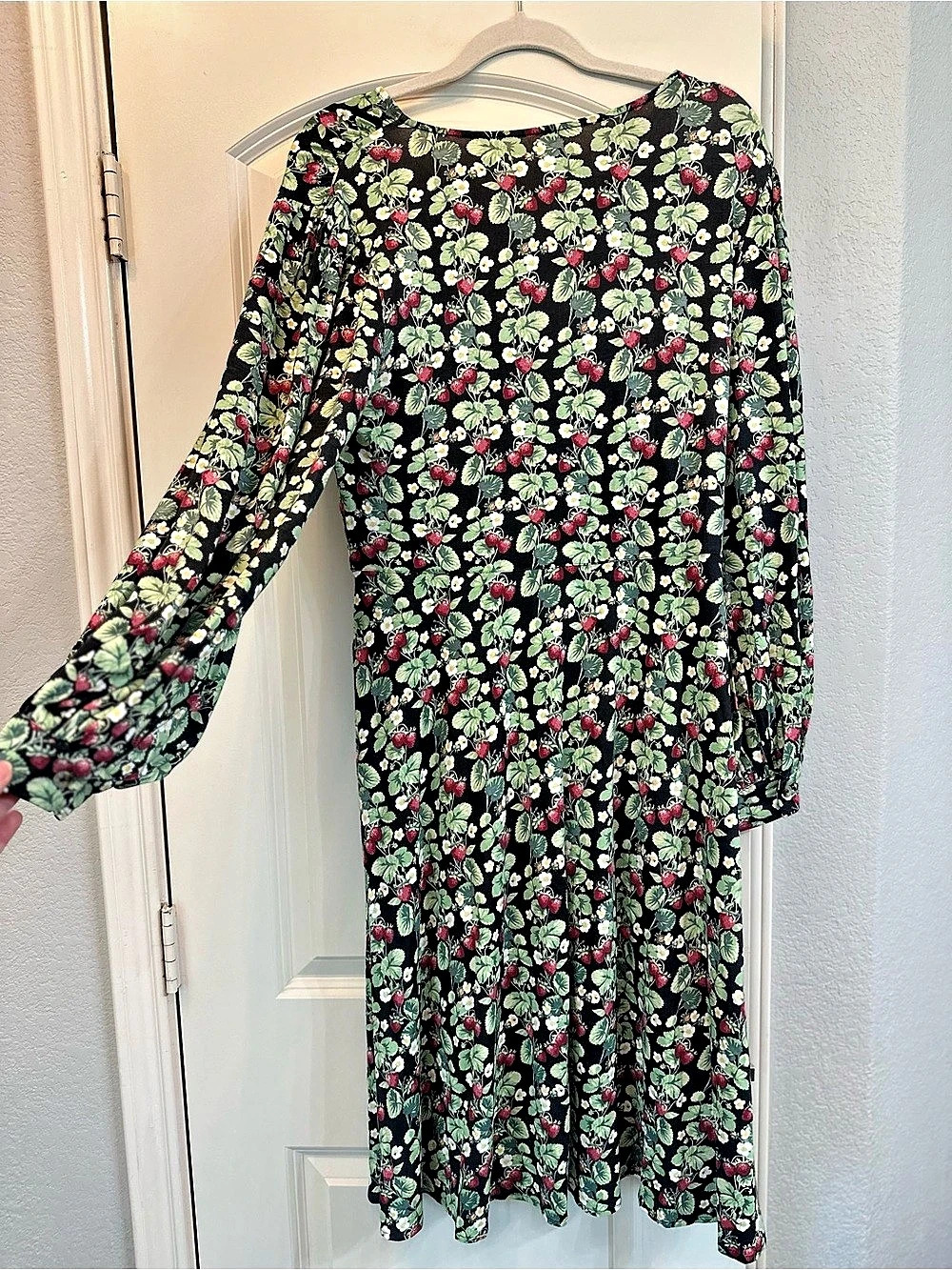 kate quinn strawberry vine Midi Dress in Black & Green Size Medium bamboo NWT - Picture 5 of 12